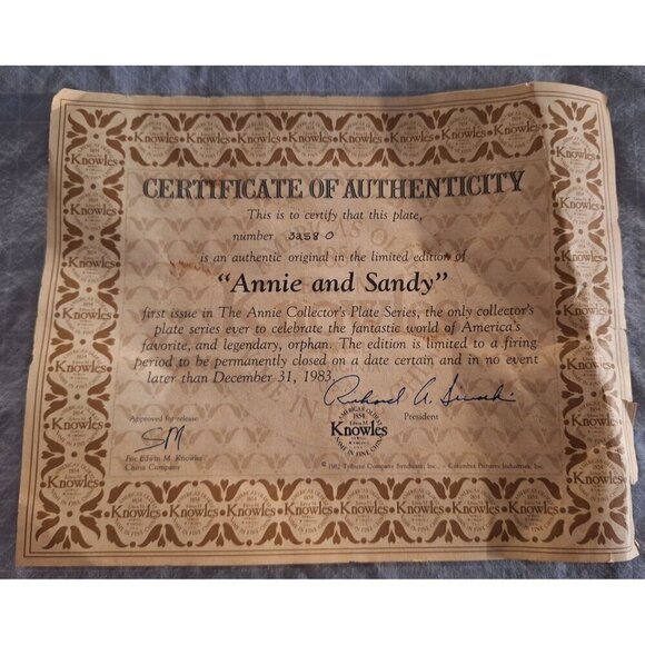 The Annie Collector's Plate Series "Annie and Sandy" by Edwin M. Knowles China - Picture 3 of 8